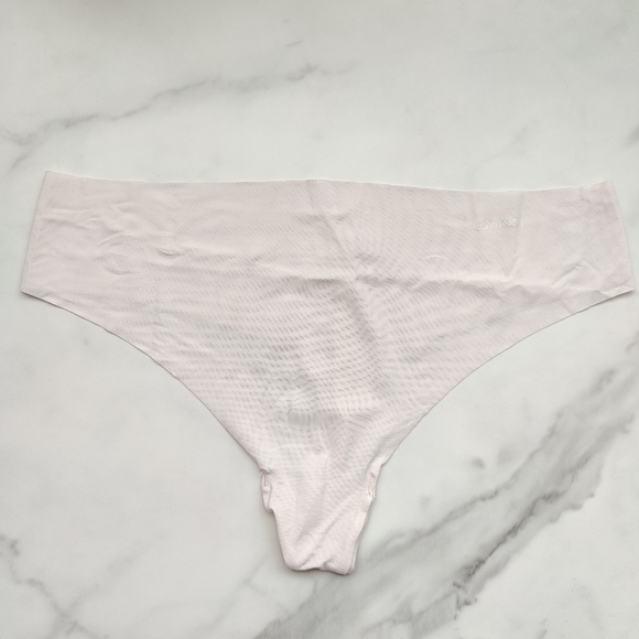 NWOT CALVIN KLEIN INVISIBLES THONG PANTY IN BEECHWOOD SIZE EXTRA LARGE - Picture 1 of 4